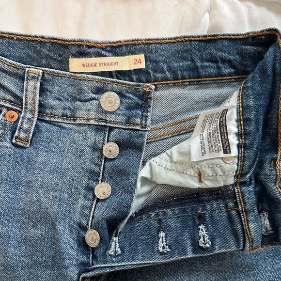 Levi’s Wedgie Straight - Picture 3 of 5